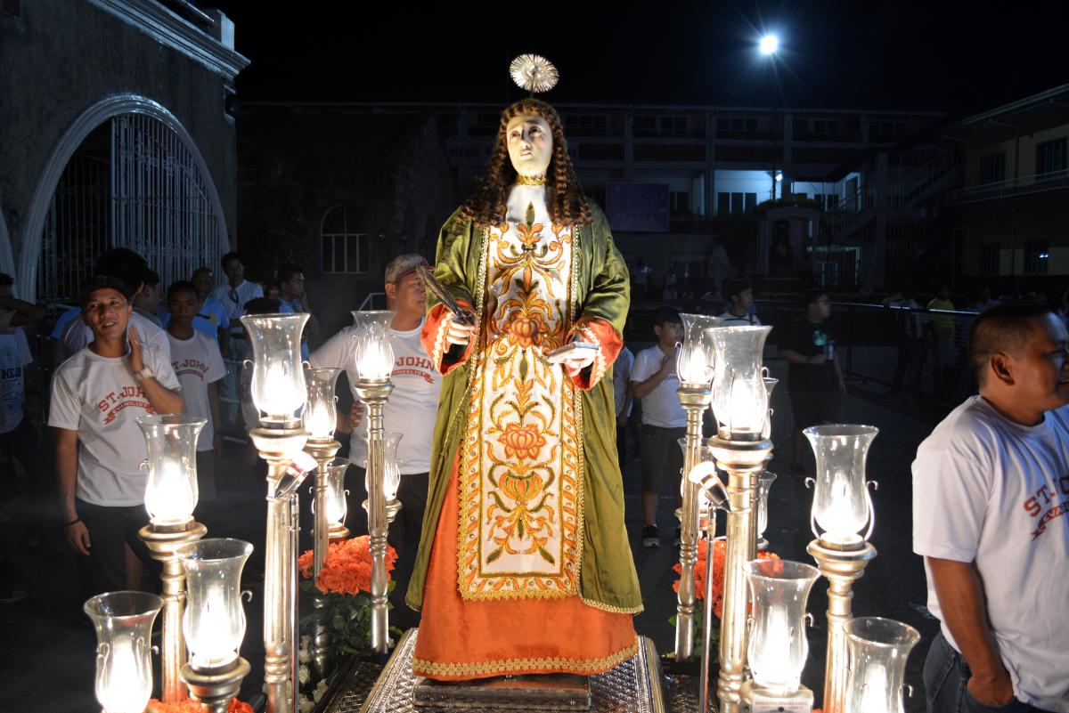 Salubong Welcomes Risen Christ Easter Morning In The Philippines Catholics Cultures